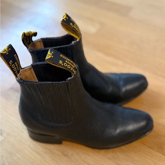 Diego's black leather pull-on ankle boots size 7 women's and 6 men - Picture 5 of 9